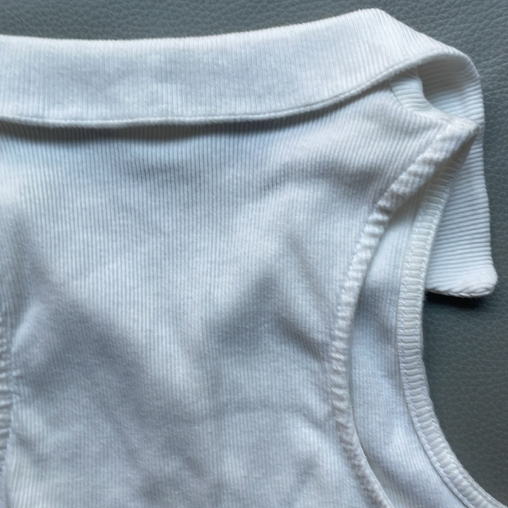 Collared Racer Back Cropped Tank Top - Picture 6 of 9